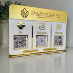 placa-display-3-qr-code-em-acrilico-b1d